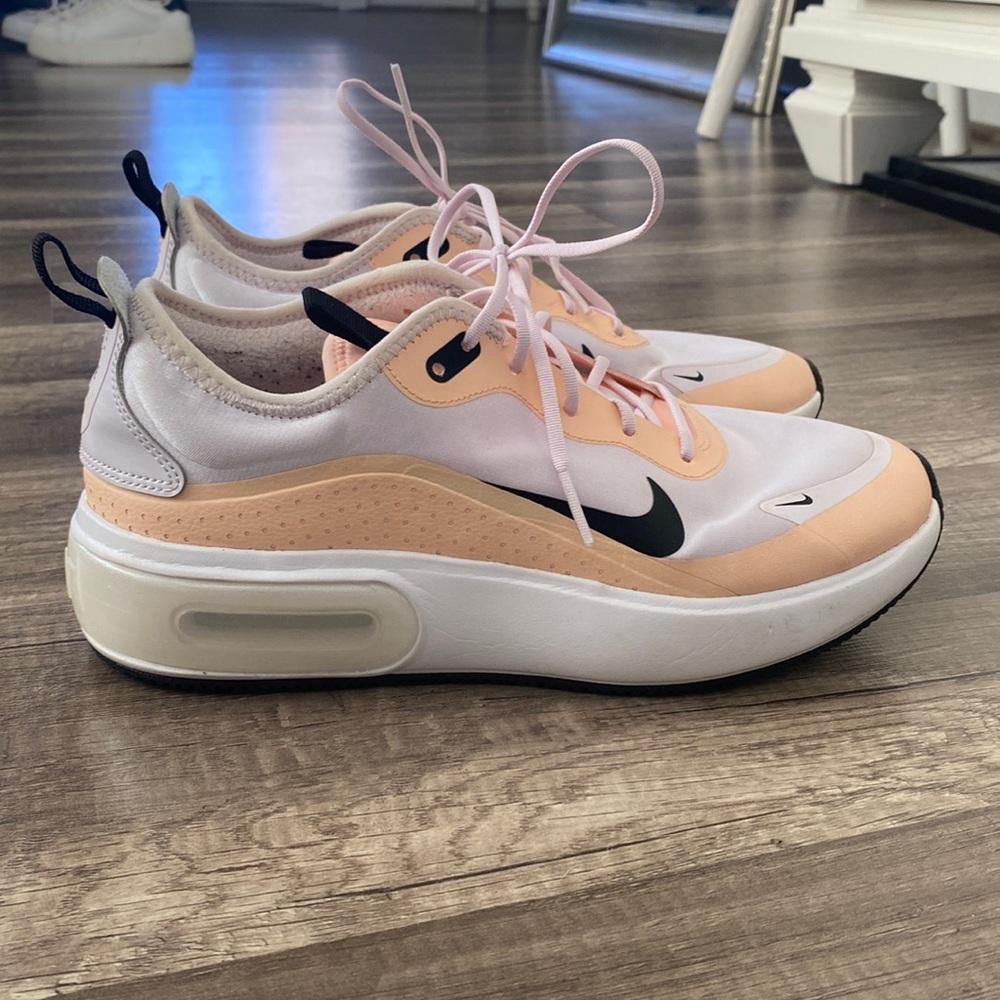 NIKE SNEAKERS